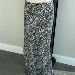 Long maxi leopard print skirt